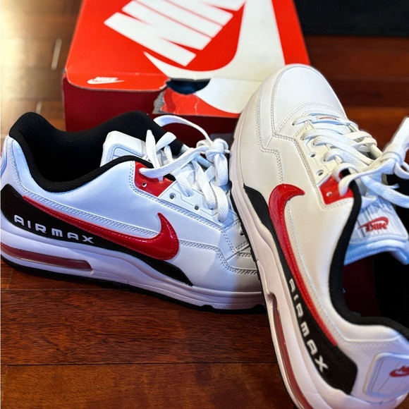 Nike Air Max White and Red Shoes - Picture 1 of 3